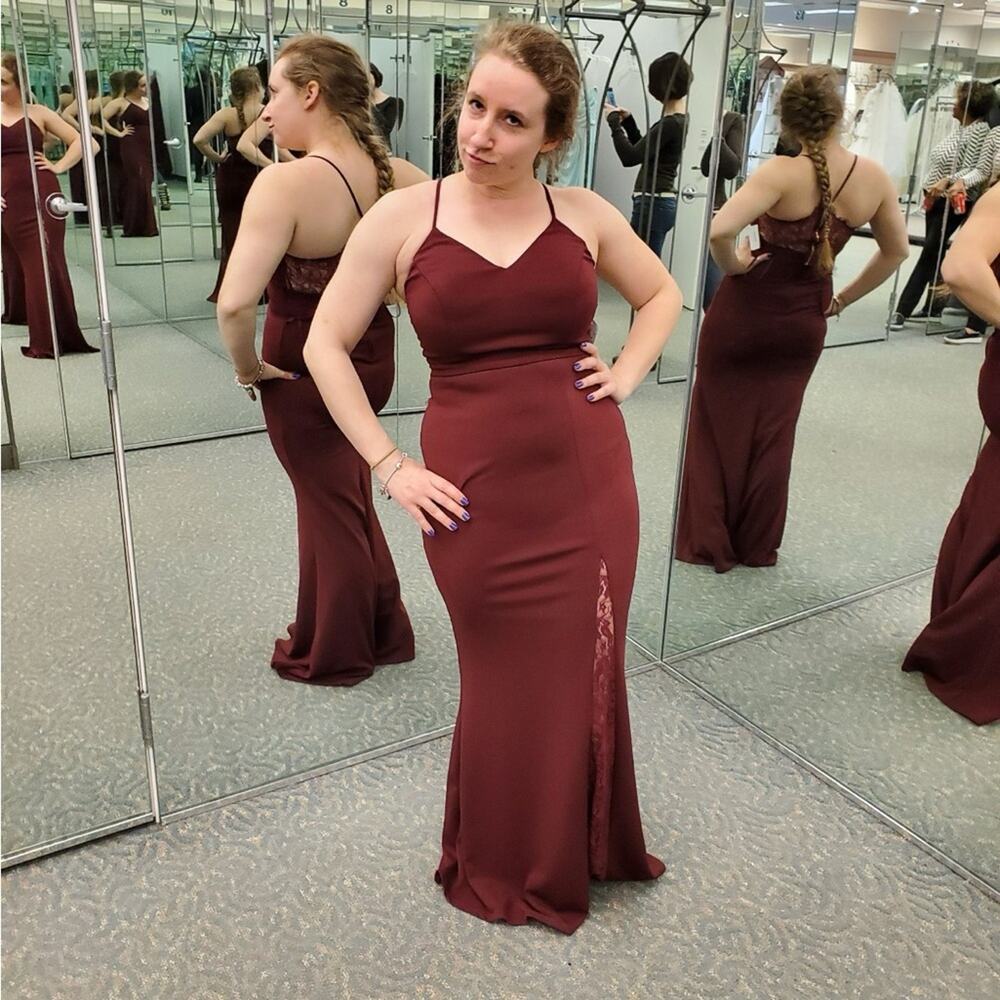City Triangles maroon dress with lace back and slit - Picture 3 of 7